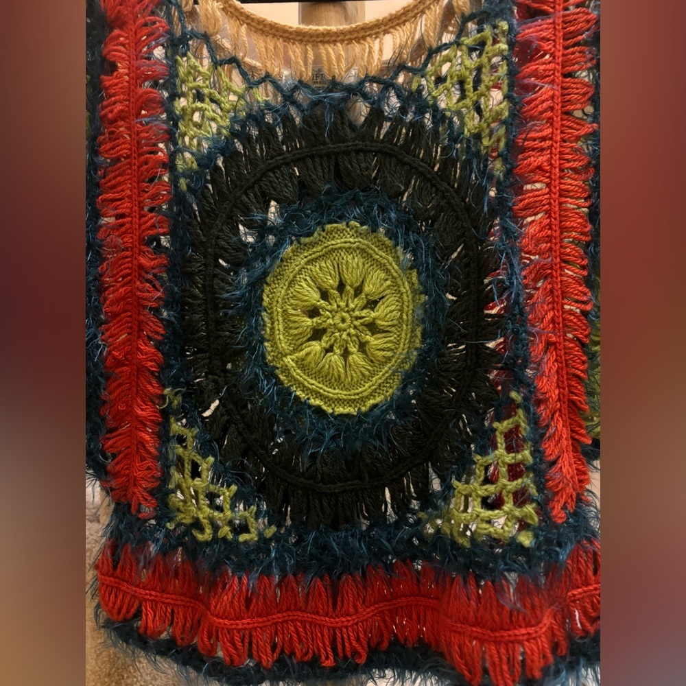 Grifflin Paris Wool Blend knit short sleeved “mandala” sweater in bright colors! - Picture 2 of 5